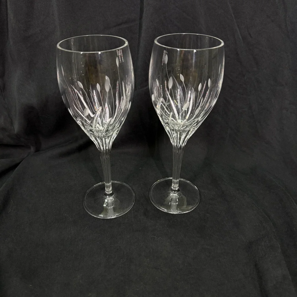 Mikasa Petals Crystal Wine Glasses Set of 2 Etched Floral Ribbed Stem 8.75 in